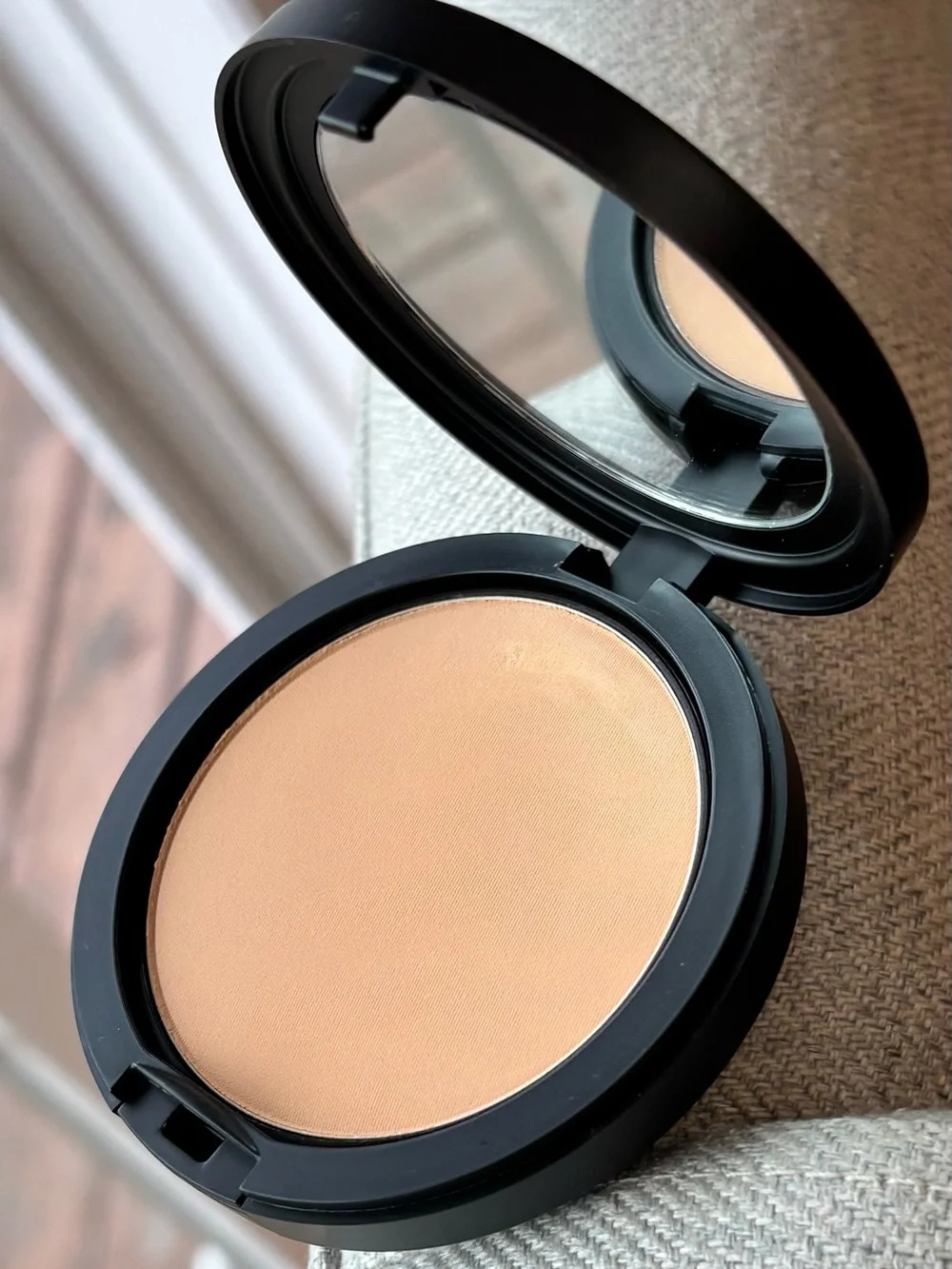 MAC Studio Fix Powder Plus Foundation NC27